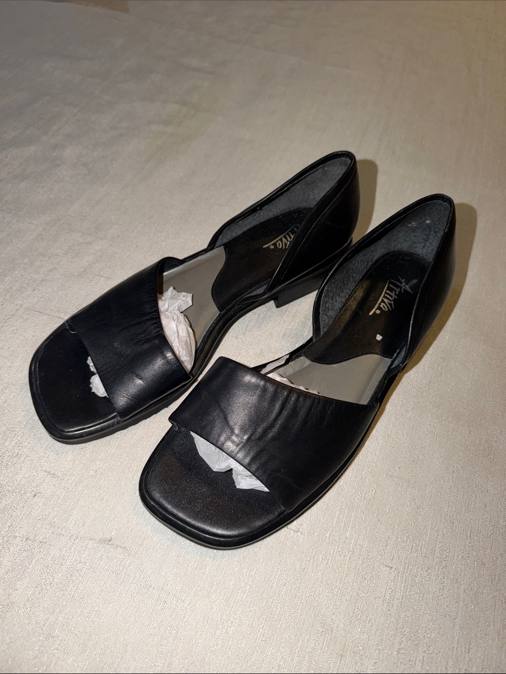Artiva Lites Black Open-Toe Low Heel Sandals - Women Size 8